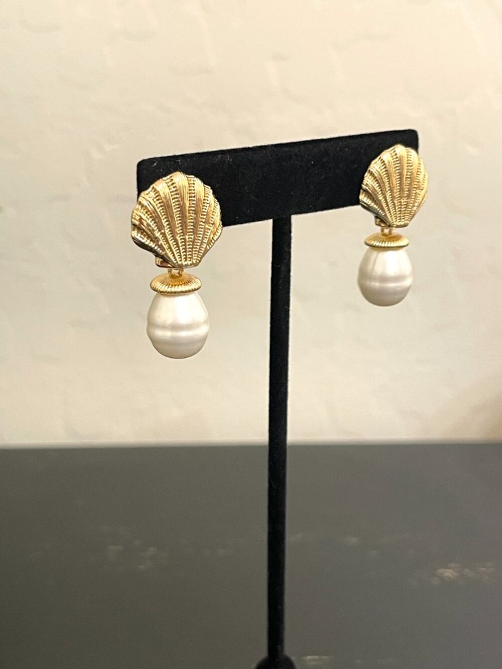 New House of Harlow 1960 Earrings Gold Shell Pearl Dangle Pierced Beach in Box - Picture 8 of 11